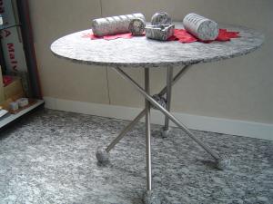 Tavolo con gambe in acciaio (4)